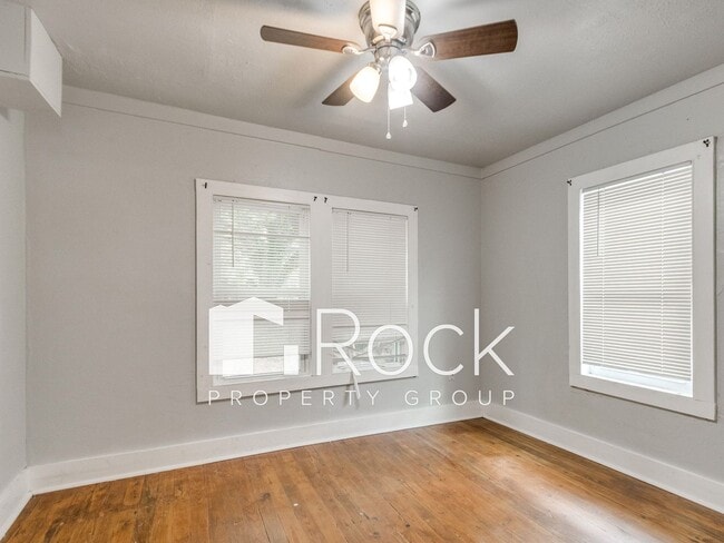Building Photo - Updated Cozy 2 Bed 1 Bath Home in Guthrie ...