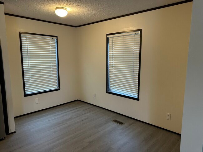 Building Photo - 2123 Bradford St