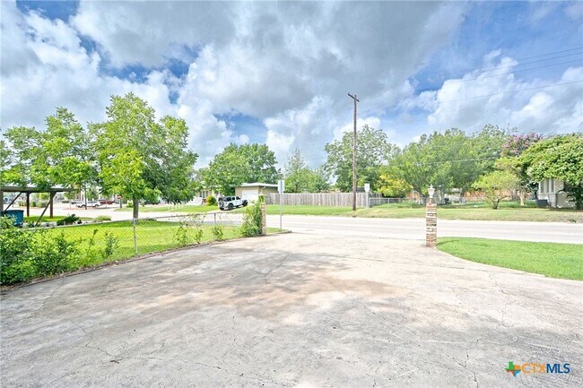 Building Photo - 671 W Merriweather St