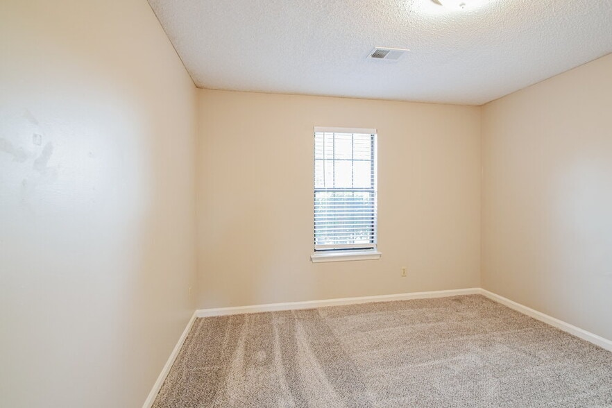 Building Photo - 7117 Goodman Ridge Dr
