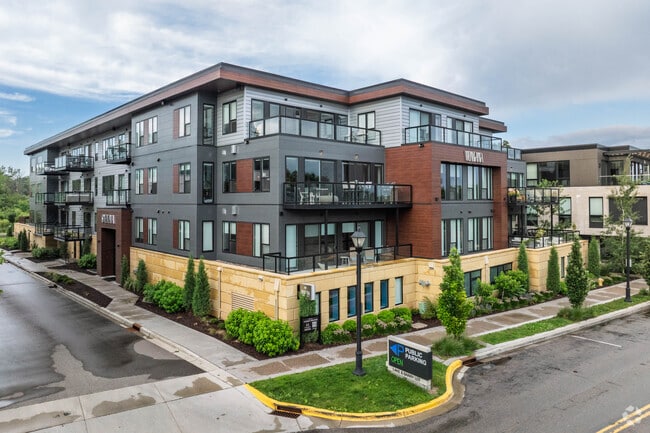 Building Photo - Ventana Wayzata