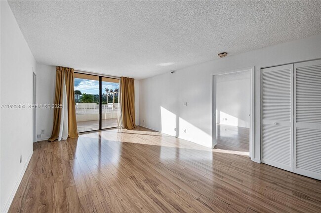 Building Photo - 290 174th St St