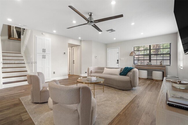 Building Photo - 9161 Vineyard Lake Dr