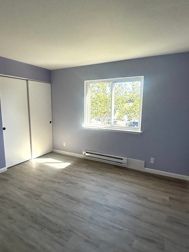 Building Photo - Redwood City Apartments Unit 5