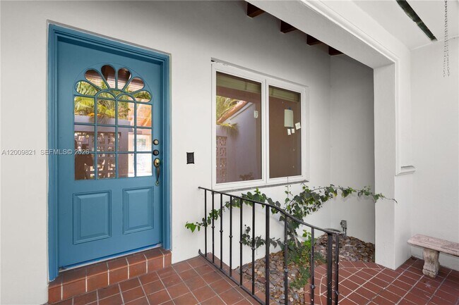 Building Photo - 5614 San Vicente St