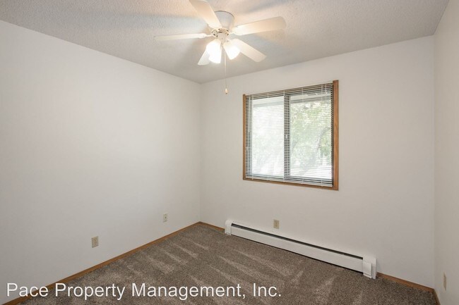 Building Photo - 2 br, 1 bath Apartment - 303 Finkbine Lane