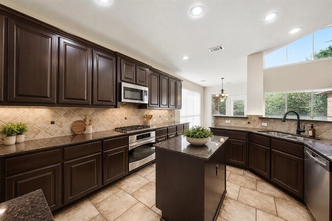 Building Photo - 63 Vershire Cir