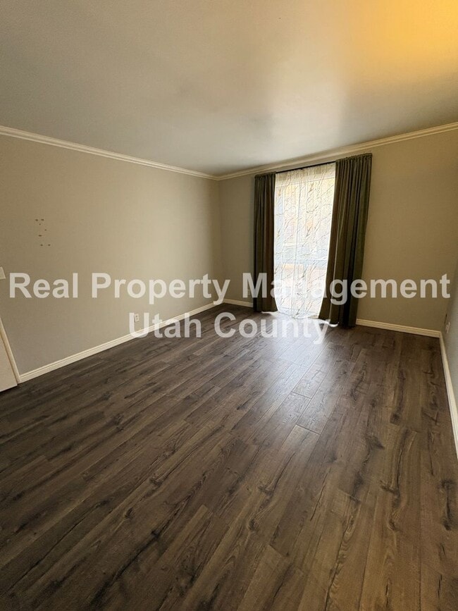 Building Photo - Half Off First Months Rent! 3rd floor condo in the heart of Salt Lake