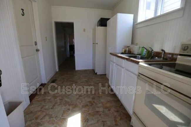 Building Photo - 135 W 3rd St