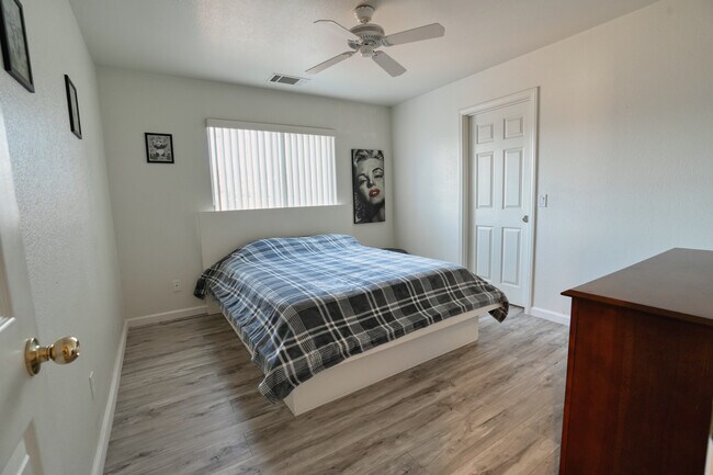 Building Photo - 16087 Bubbling Wells Rd