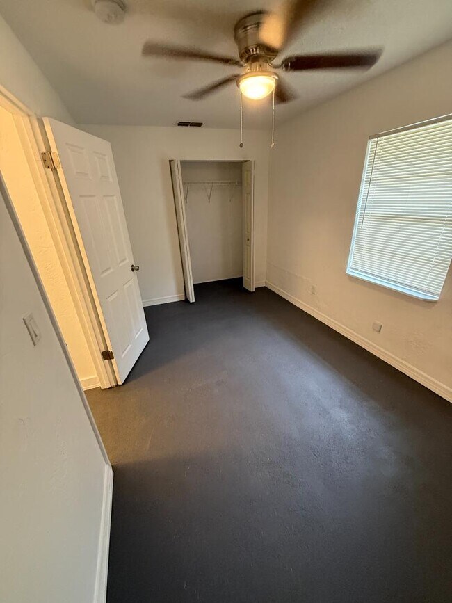 Building Photo - 1587 Sunset Ln