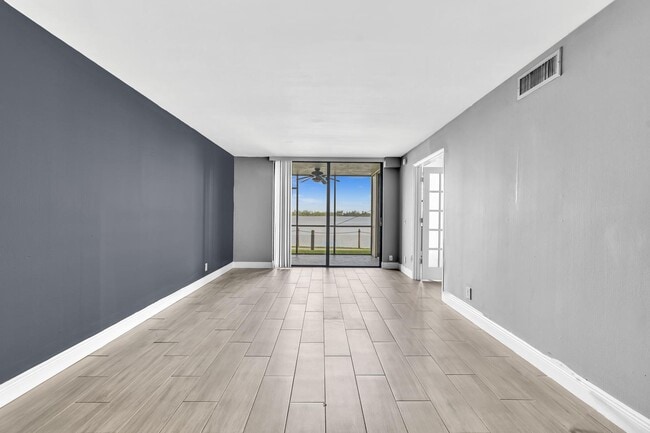 Building Photo - 109 Lake Emerald Dr