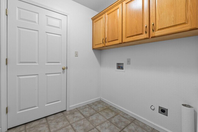 Building Photo - 2817/2819 Lynwood Hills Dr