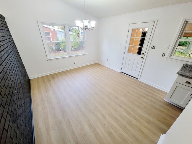Building Photo - Available July 2025 : Beautiful 3-Bedroom ...