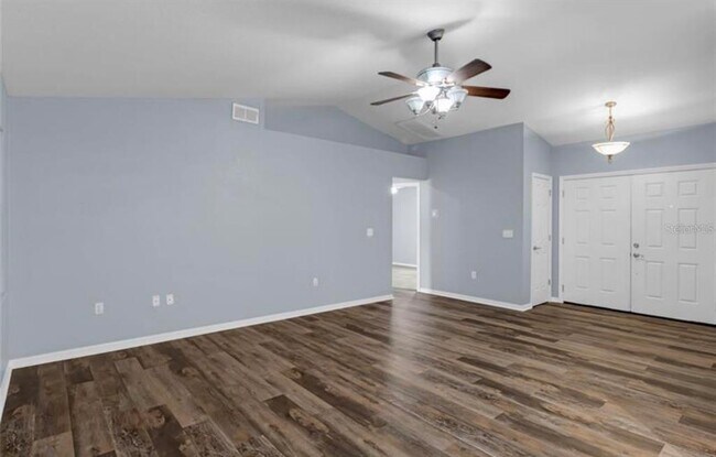 Building Photo - 3570 Manor Loop