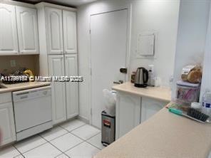 Building Photo - 300 Bayview Dr