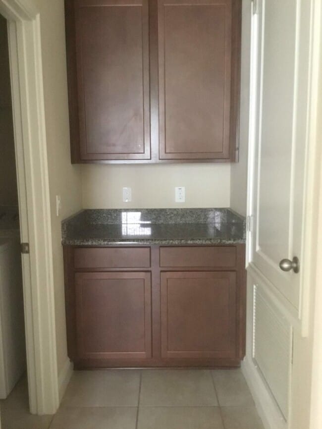 Building Photo - Lake Sawyer-7960 Jailene Dr Windermere FL ...
