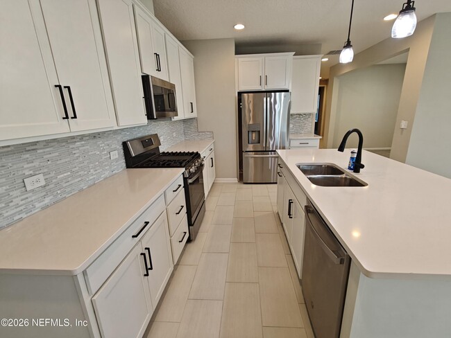 Building Photo - 1876 Amberly Dr