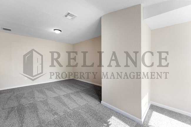 Building Photo - 1329 N Wellington Pl