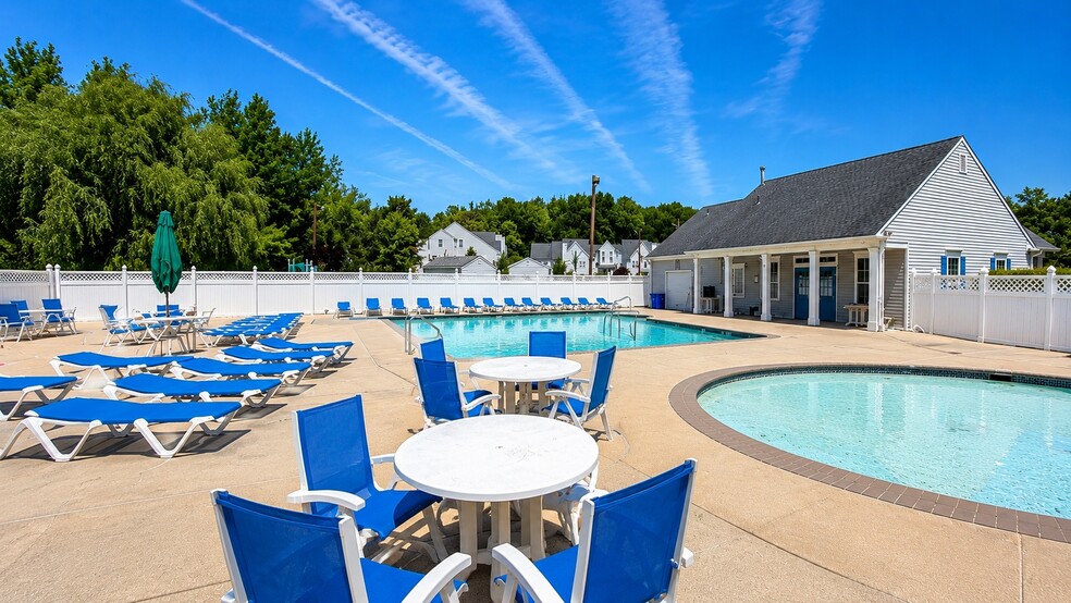 CLUB HOUSE POOL - 1010 Squirrel Rd