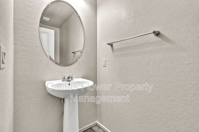 Building Photo - 1245 N Balboa