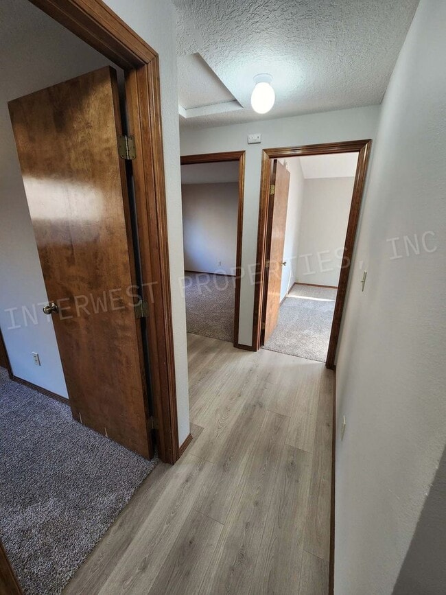 Building Photo - 3 bd 2ba Ranch Style Home with Deck, Fence...