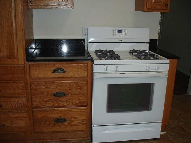 Building Photo - 315 W 21st St