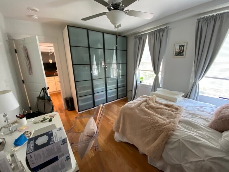 Building Photo - 12 Fern St