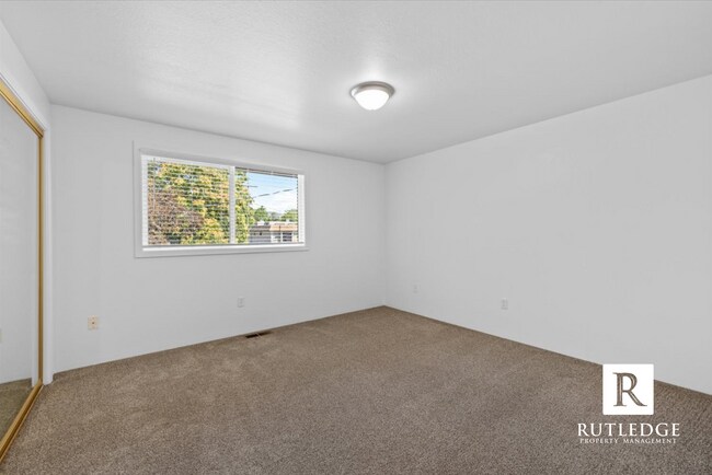 Building Photo - 826 Bennett Ave