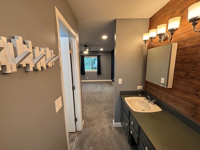 Building Photo - 2114 Southwind Cir