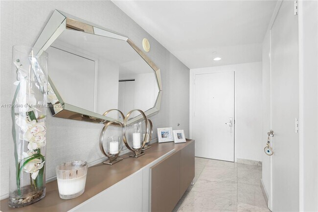 Building Photo - 495 Brickell Ave