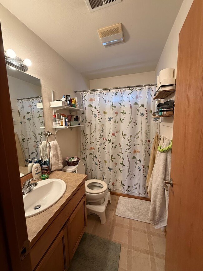 Building Photo - 4 bdrm/2.5 bath home in Barkley Area