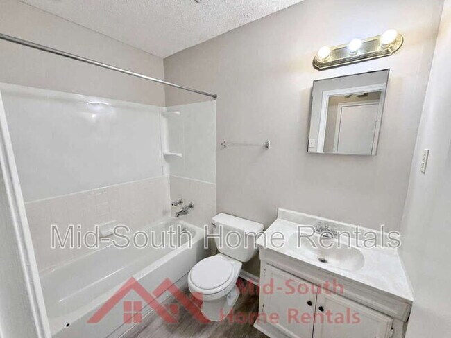 Building Photo - 3899 Kerwin Dr