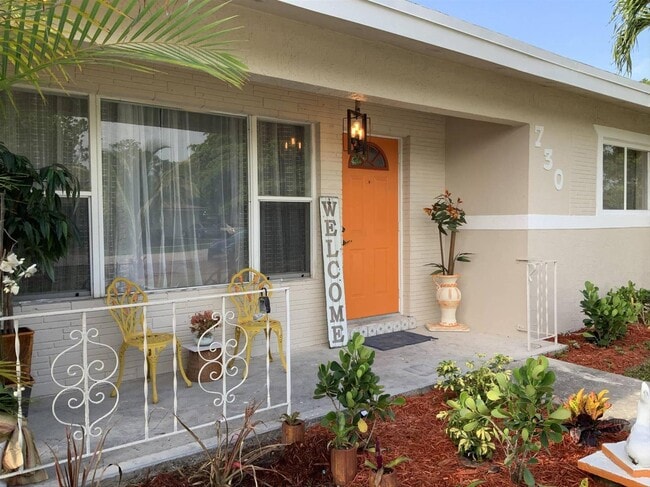 Building Photo - 730 E Melrose Cir