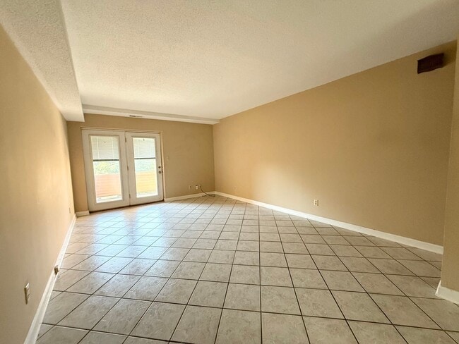 Building Photo - 326 Olympia Dr