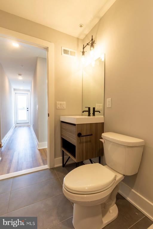 Building Photo - 3965 Lancaster Ave