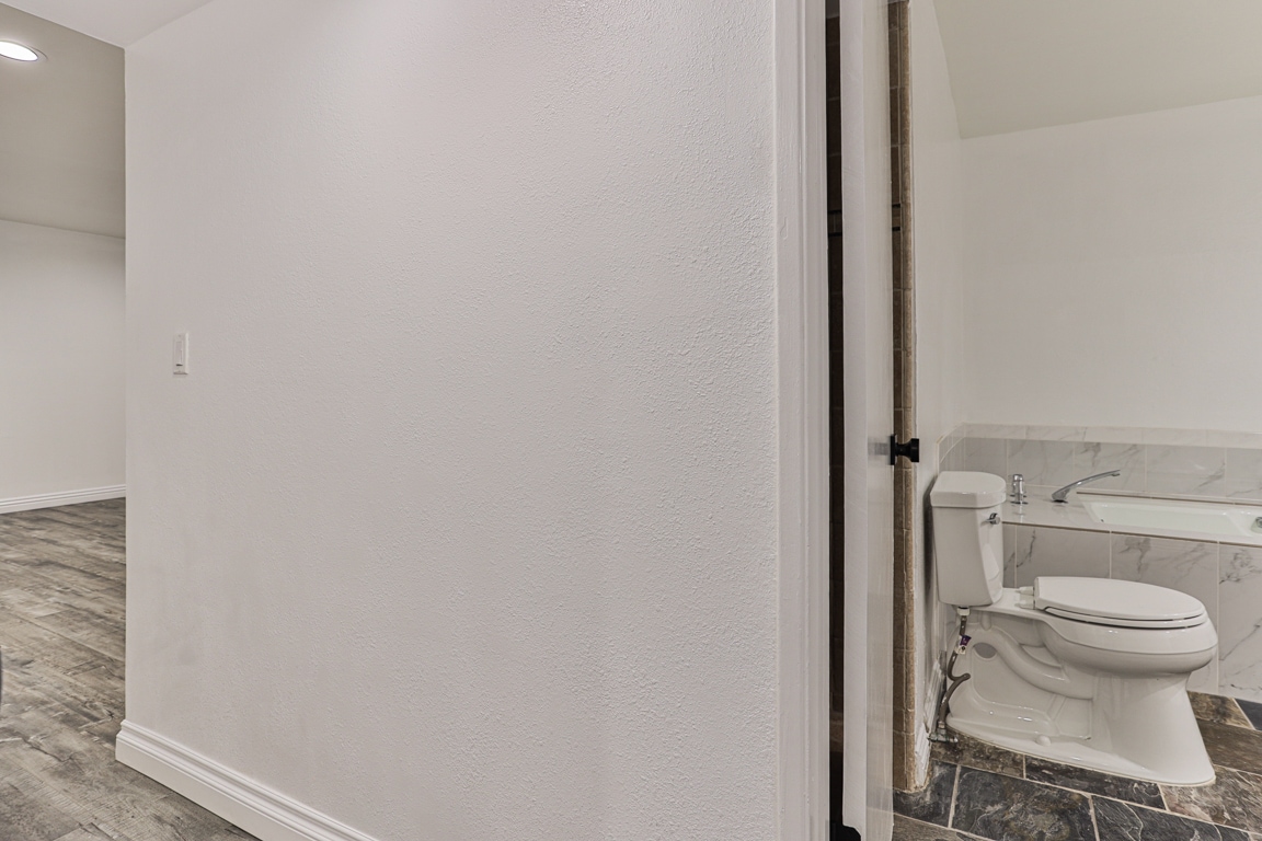 Building Photo - 222 N Rose St