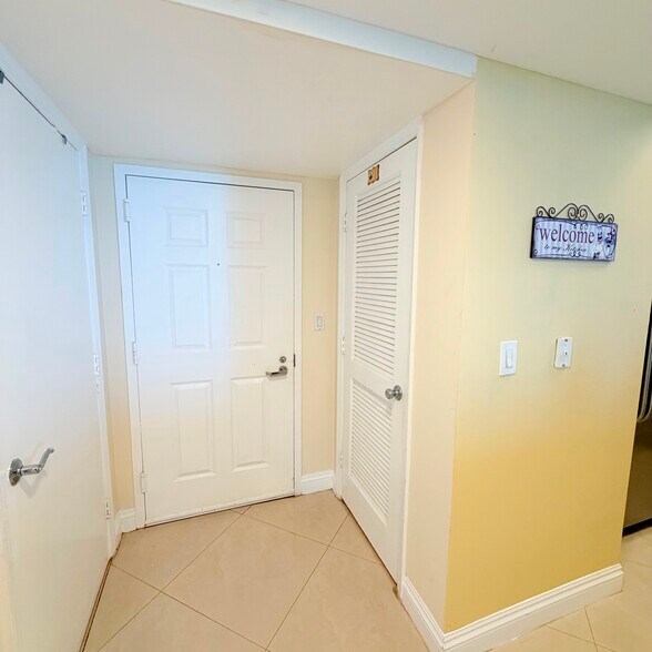 Building Photo - 16699 Collins Ave