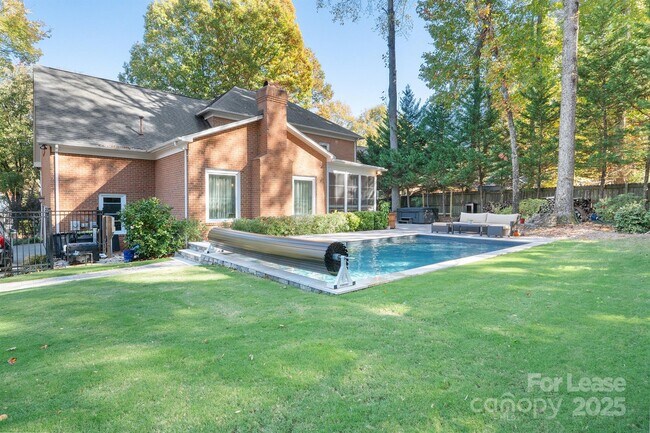 Building Photo - 16516 Plantation Woods Dr