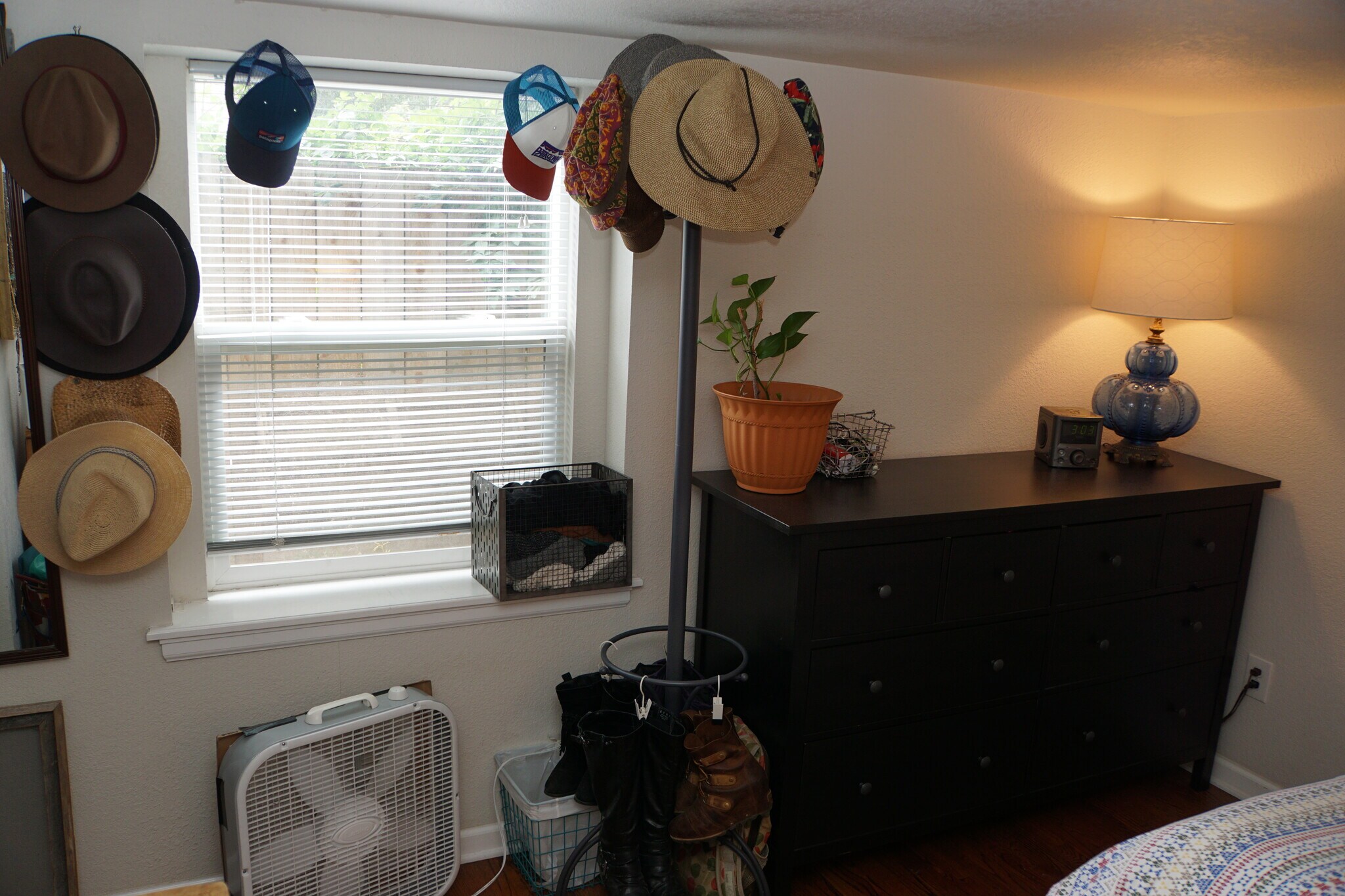 Building Photo - 7 5th Ave