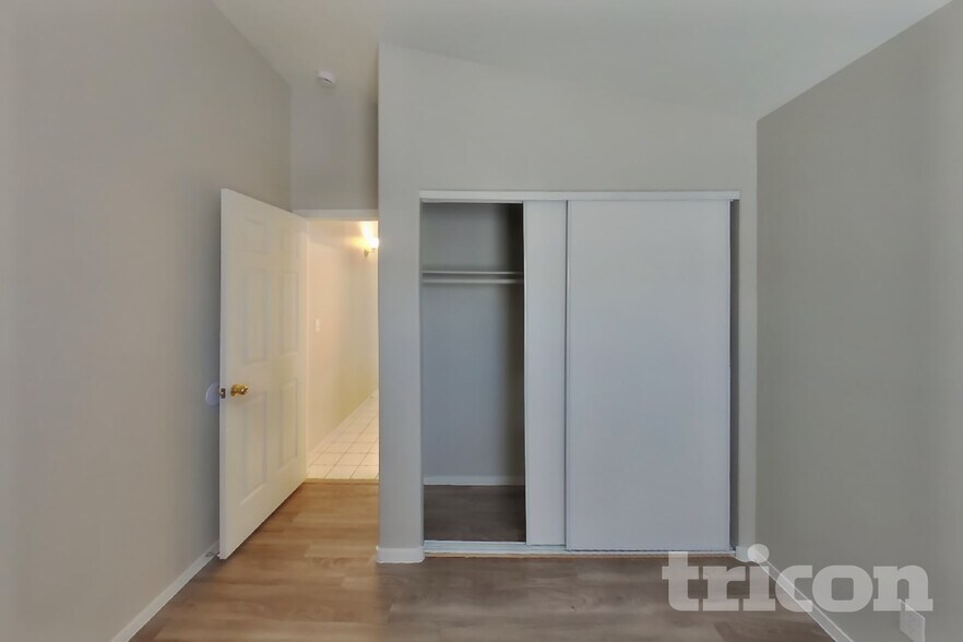 Building Photo - 5582 Super Bowl Dr