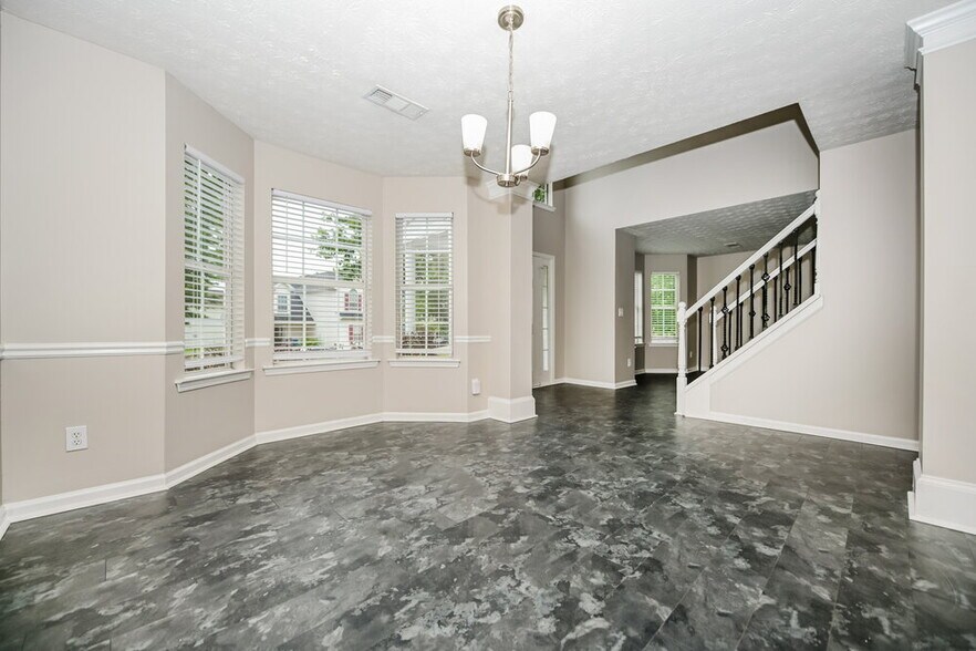Building Photo - 20 Hazelhurst Dr