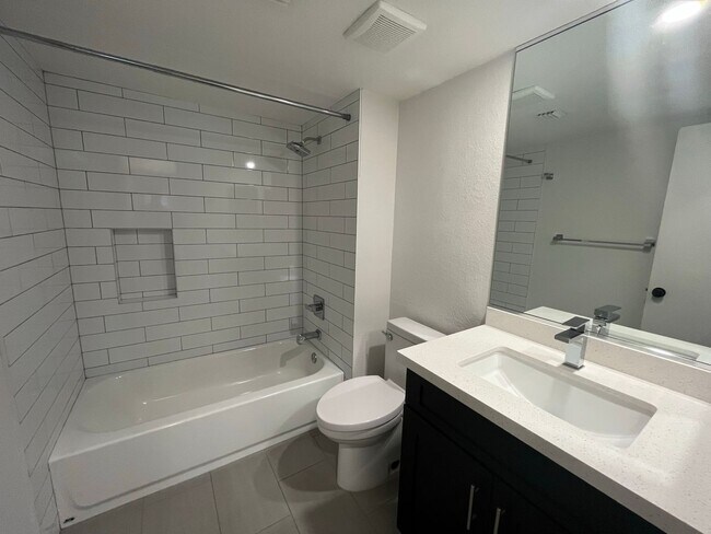 Building Photo - 3 Bedroom Townhome in the Dartmouth Trace Community Near N Dobson Rd and W University Dr!