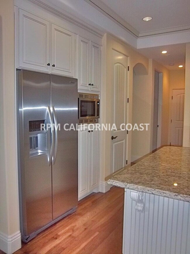 Building Photo - 2320 Marshallfield Ln
