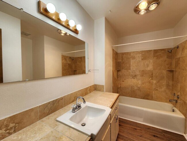 Building Photo - 1207 Cll Luna