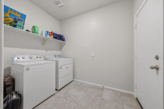 Building Photo - 25285 N 185th Ave