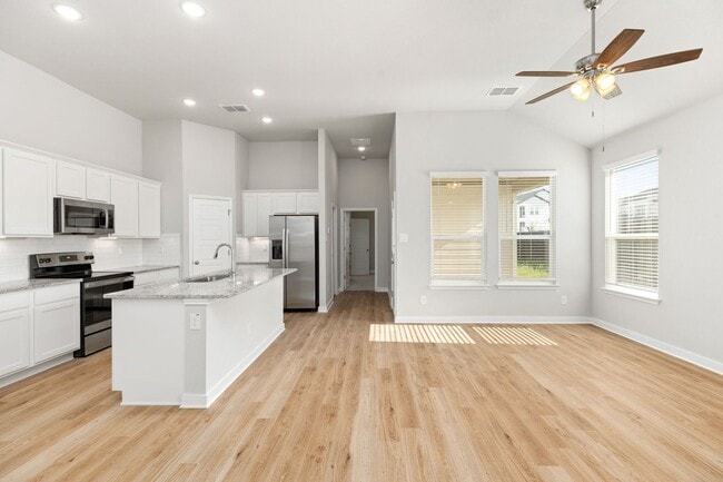 Building Photo - Stunning 4-bedroom, 3-bathroom Luxury Duplex on a HUGE Corner Lot!