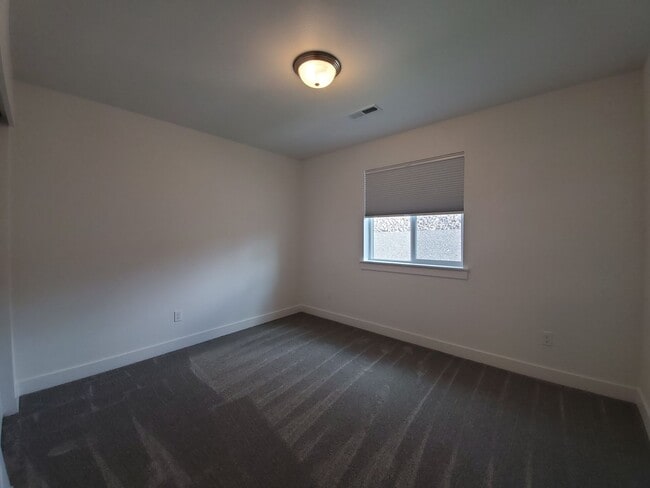 Building Photo - 522 Bedrock Loop