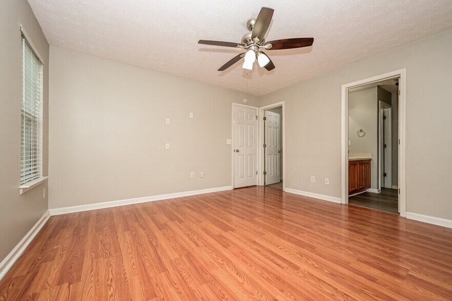 Building Photo - 10 Belmont Park Ln