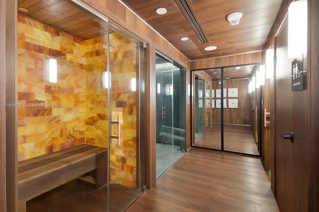 Building Photo - 555 NE 34th St